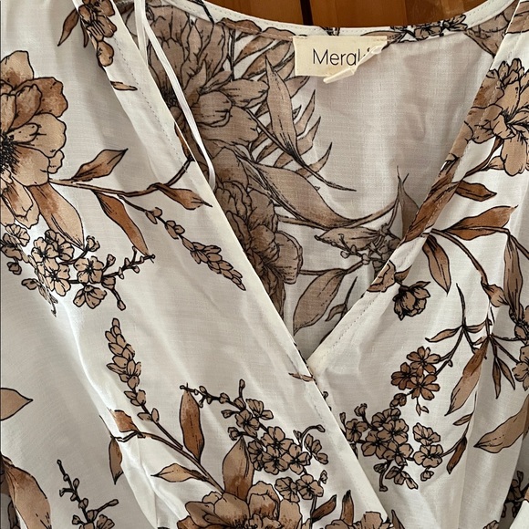White & Brown Floral Top π€π€ - Picture 7 of 12